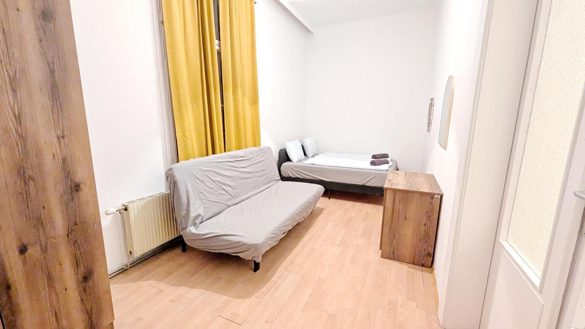 Homestay Spacious - 15 Min From Airport & Center, 5 Min From Main-bus Station Ez8